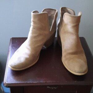 Hinge Genuine Leather Suede Low  Bootie Size 7